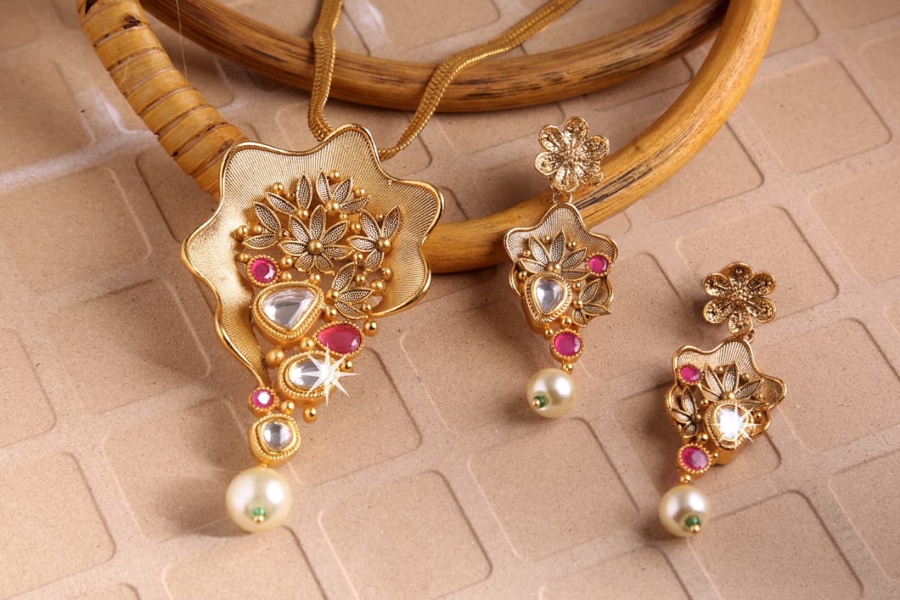 Gold tone Antique finished Jadau & Red stone Locket Set with Pearl Droplet - 002P